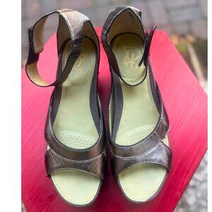 OTBT Pewter Leather Wedge Sandals Size 9 / 40